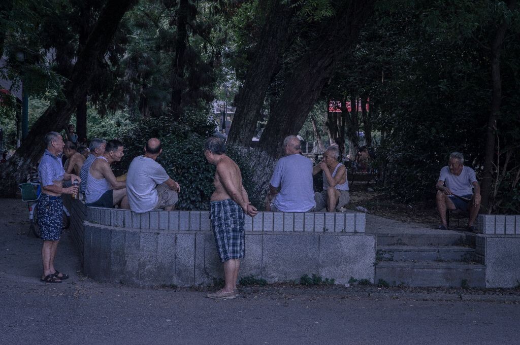 瓷都景德镇街拍-街头-_沉淀-图虫v瓷都网扣子穿衬衫美女崩开图片