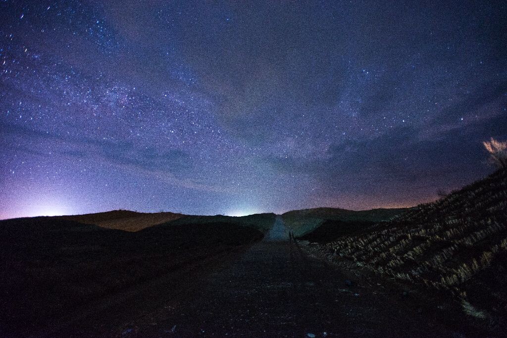 沙漠公路上的星空1 安静的深夜里,别样的星空格外绚丽.