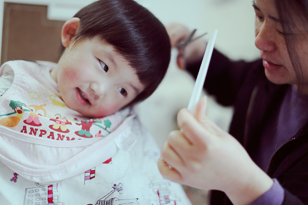 我去剪<em>头发</em>,有个女的<em>帮</em>我按摩,我17她16。我们