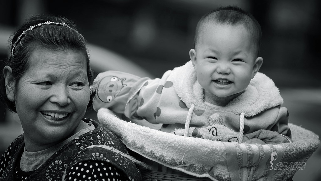 小背篓与小表情 - 黑白, 儿童 - 虞美人 - 图虫摄影网