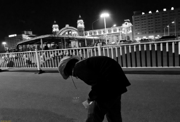 2011_100312_Wuhan China Travel People BW