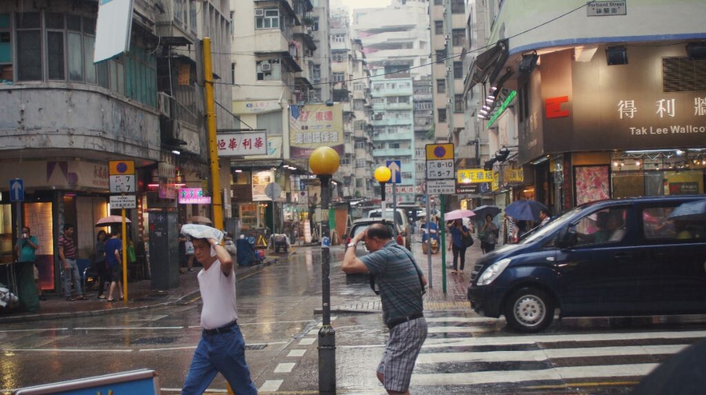 忐忑等待TEM4中 发照片压压惊 - 城市, 香港 - 你