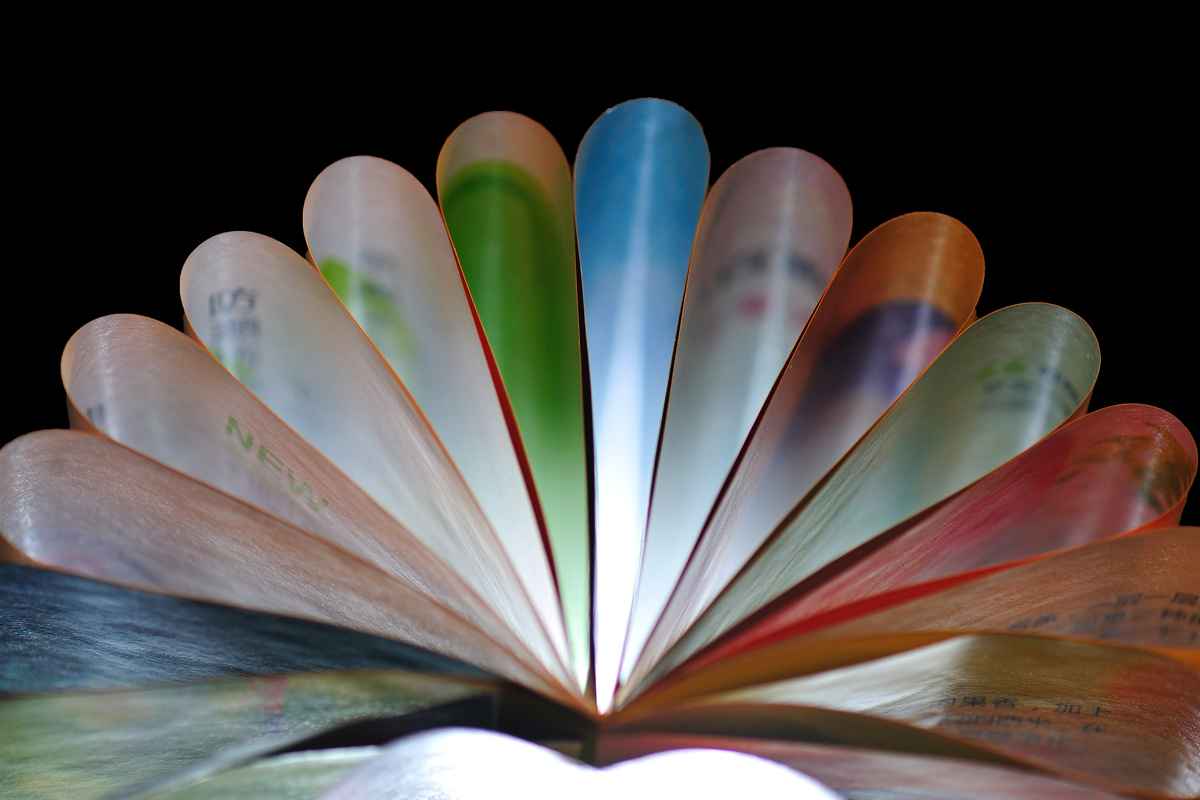 【书】 #一书一世界# - 光影, 大光圈, 静物 - 重庆崽儿Tony - 图虫摄影网