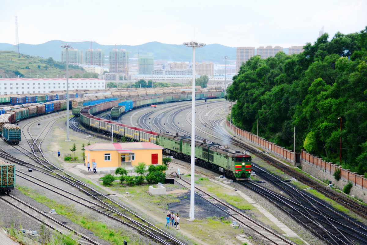 宽轨,窄轨_大山谷图库