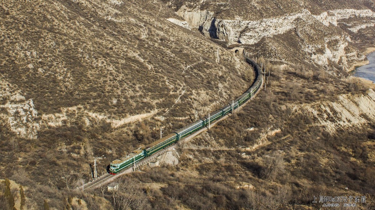 由于太兴铁路的修建,沿线的绝大多数地方都成了大工地,这样扫石到柳林