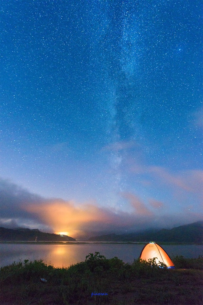 璀璨的星空,点点的光污竟也有了极光的感觉,世界如此美妙,怎么不爱