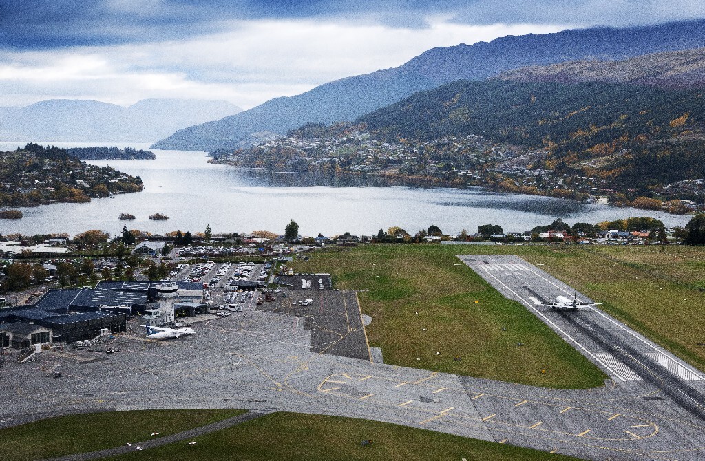 岛的皇后镇(queenstown,被南阿尔卑斯山环绕,皇后镇机场(queenstown