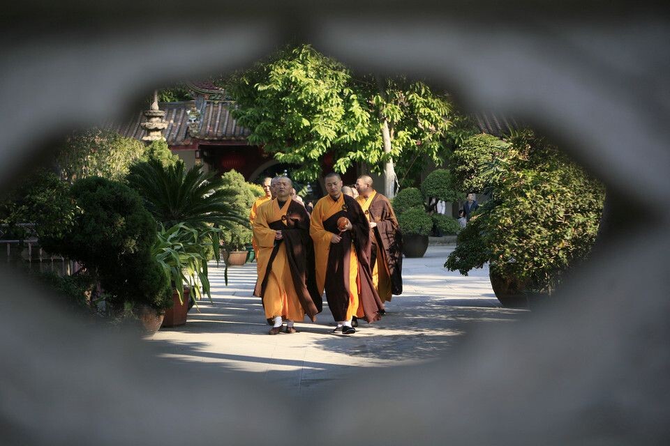 buddhist monk,strata buddhist monk in kaiyuan temple, teochew 开元寺的僧侣