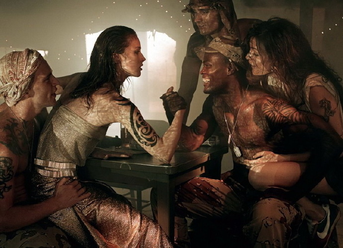 蒂文·梅塞的一组作品《Make Love Not War》