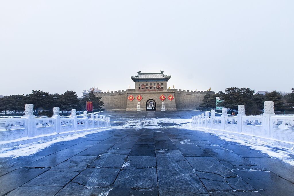 河北香河天下第一城,仿老北京城比例所建.