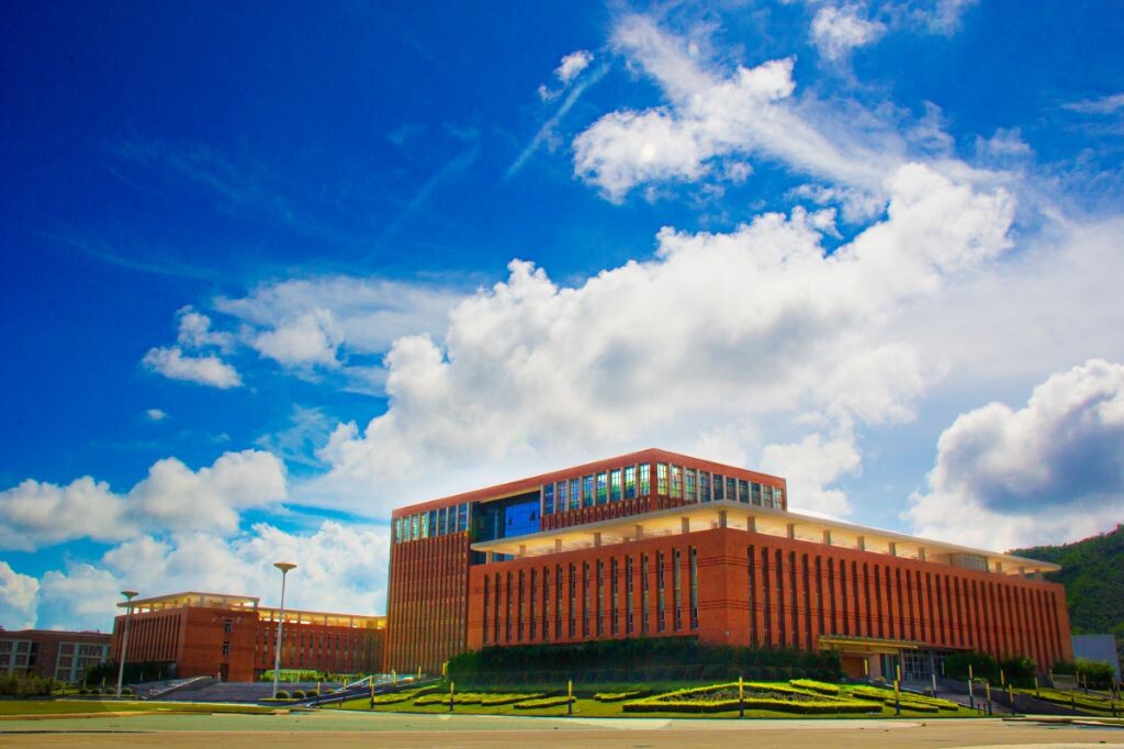 亚洲单体最大的图书馆,吉林大学珠海学院 - 风