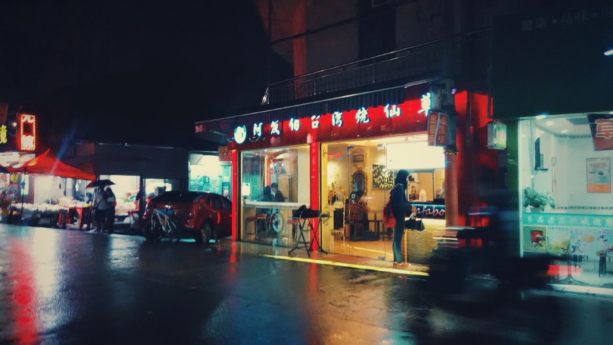 学生街，一场雨 - 生活, 小清新, 光影 - 赵昌皓 - 图虫摄影网