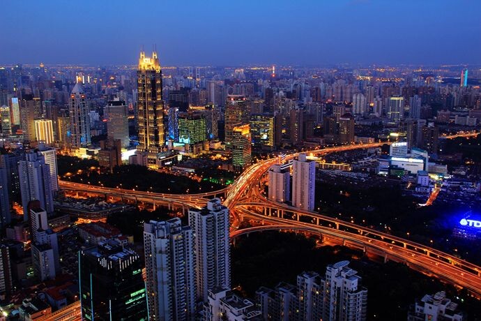 上海和哪个城市更繁华