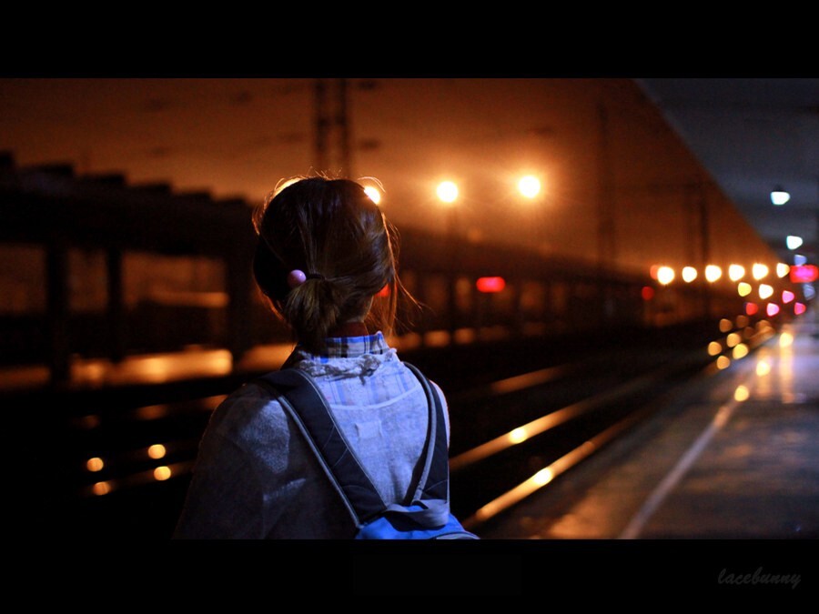 【等，火车】 - 夜景, 人像, 电影感 - 啊司 - 在路上 - 图虫摄影网