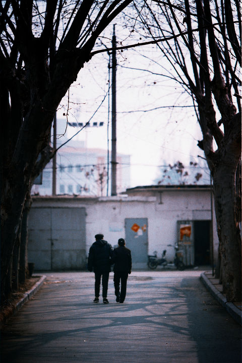 陪伴我们一生的是伴侣,父母会早离我们而去,子