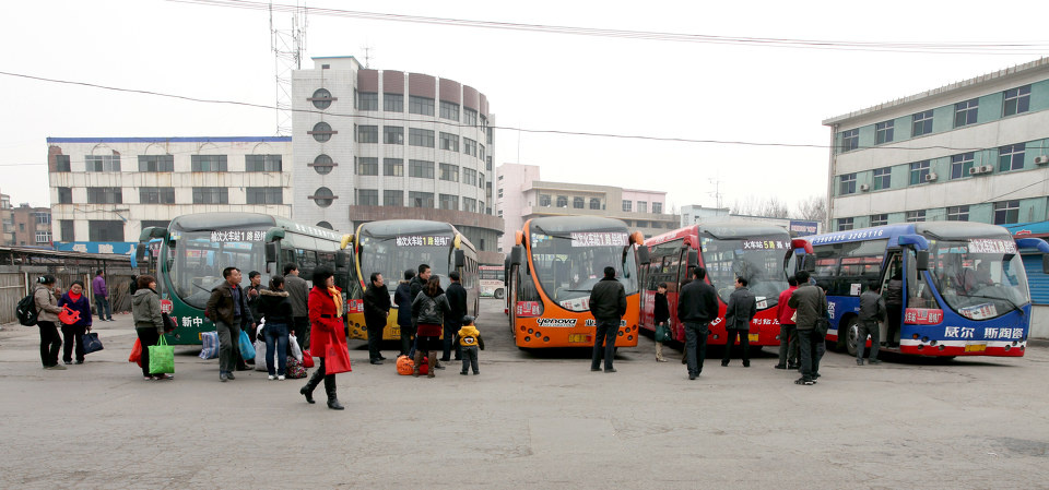 榆次火车站前的公交 - 榆次, 山西, 公交车 - mad