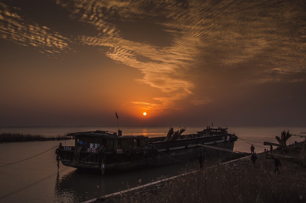 移舟泊烟渚,日暮客愁新。 - 晚霞, 夕阳, 崇明岛