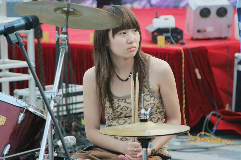 打<em>架子鼓</em>的<em>女生</em> - 无知的C - 人像摄影 - 图虫摄
