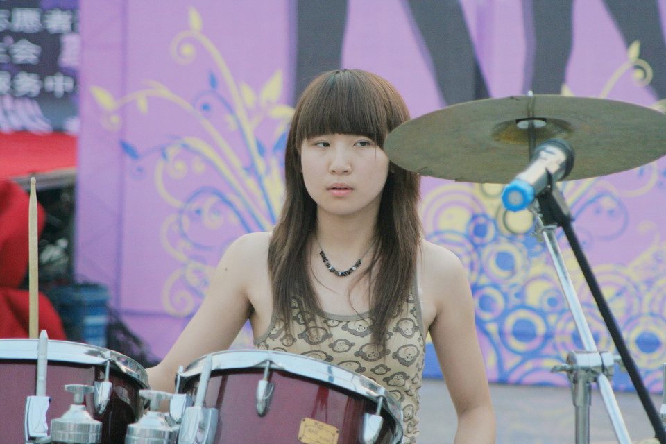 打<em>架子鼓</em>的<em>女生</em> - 无知的C - 人像摄影 - 图虫摄