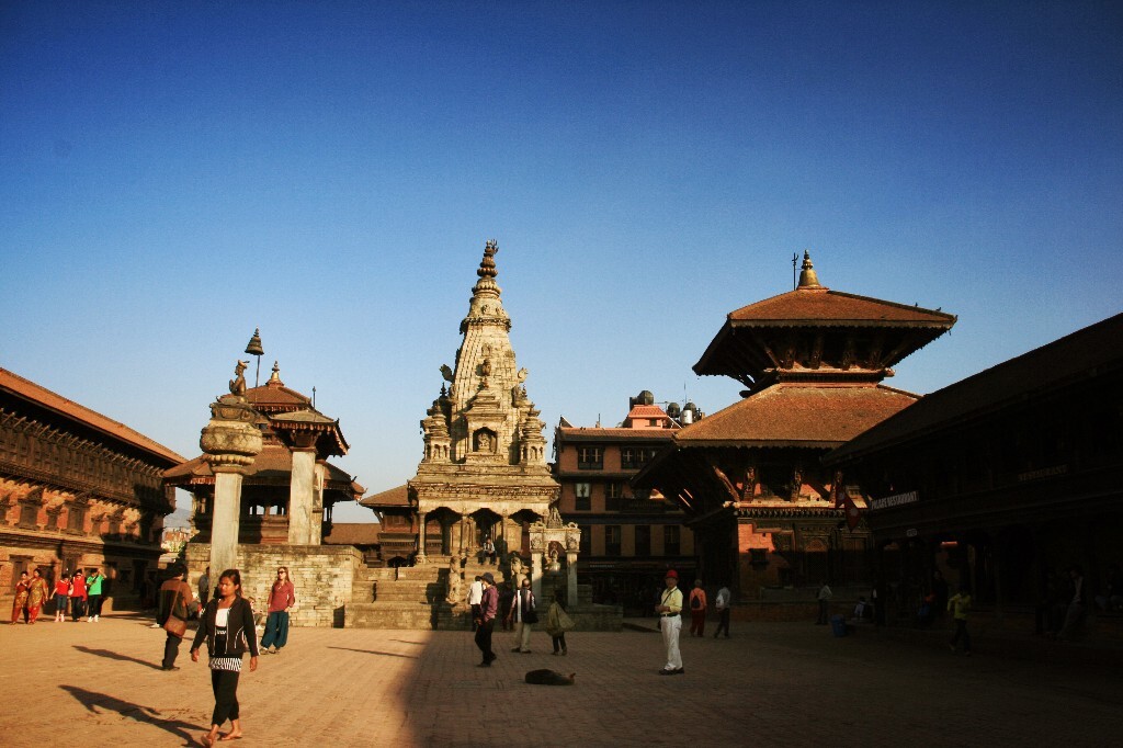 巴德岗(bhadgaon,也被称为巴克塔普尔(bhaktapur,在尼泊尔语中意为"