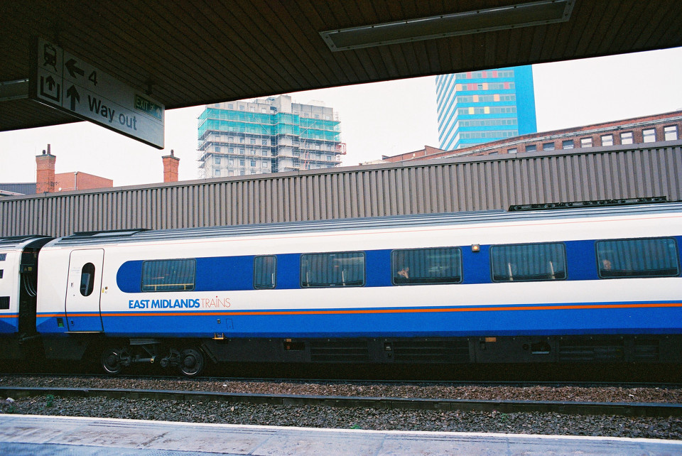 幼儿园绘本:看，火车来了(英文)PPT课件