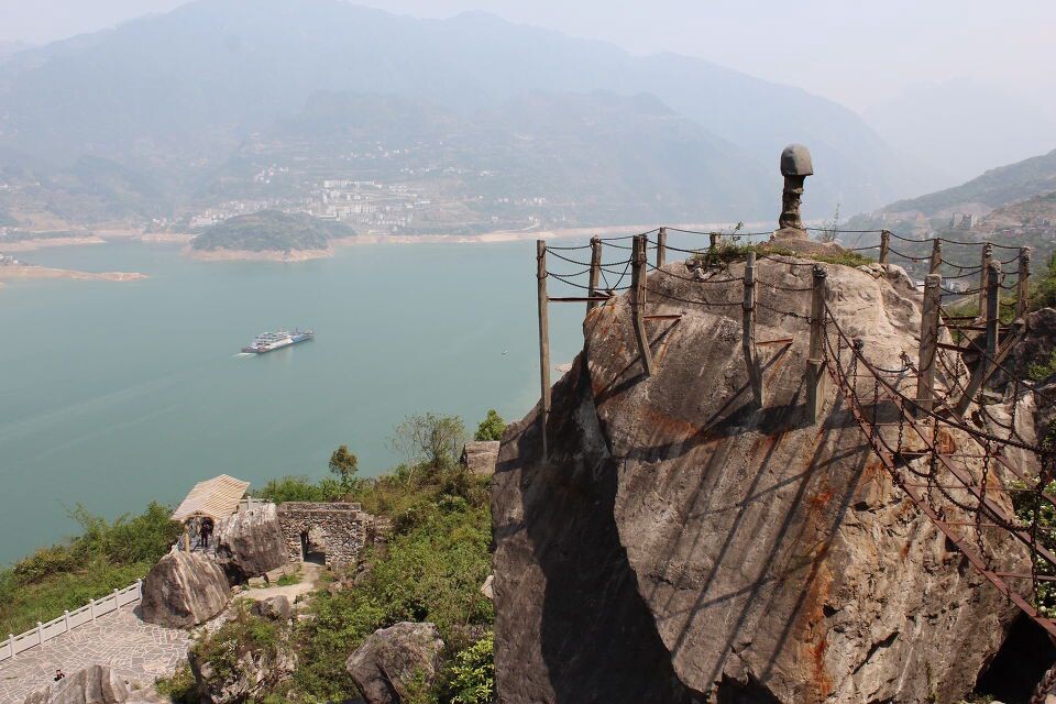 三峡链子崖