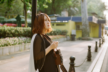抽煙的女人也可以很美