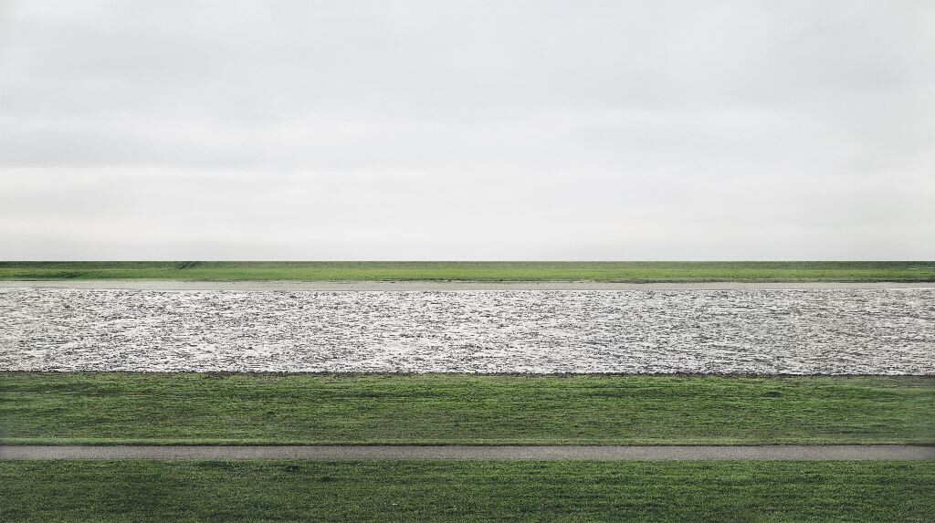 andreas gursky《莱茵河2》(rhein ii)