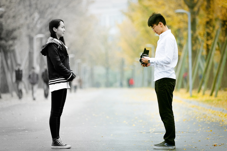 同学,我能为你拍张照么? 丫头,你现在还好么? 