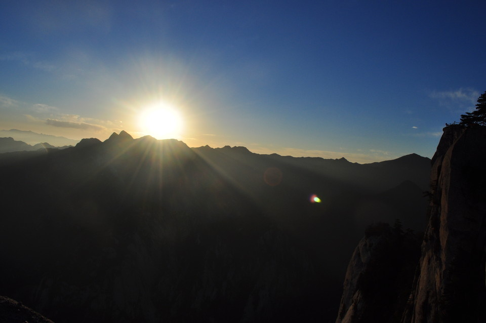 东峰日出 - 东风日出, 华山 - Miya - 图虫摄影网