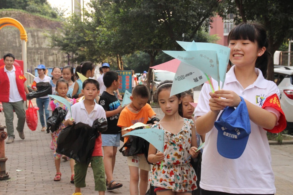 新闻摄影期末作业 学生志愿者在城乡市民学校