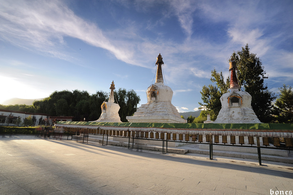 藏经塔 - 拉萨, 藏经塔, 侧光 - bonesczq - 图虫摄影网