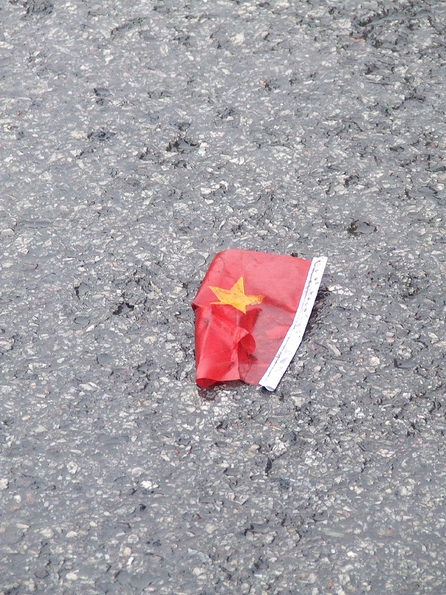 上一张 下一张 国旗落在地上            fujifilm finepix s5600
