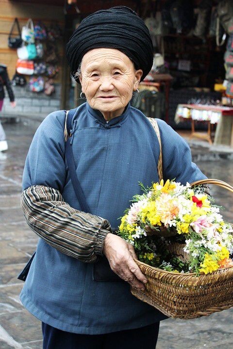 卖花老人图片