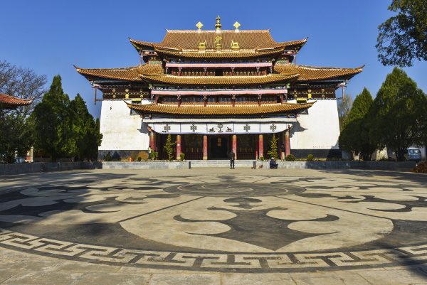 泸沽湖边扎美寺1