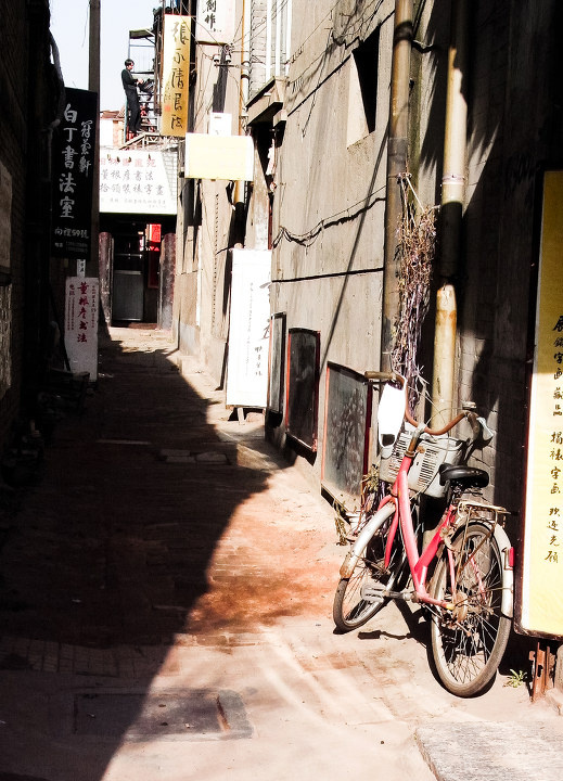 西安书院门 充斥着许多这样的小巷  或许 民间的东西才能承载这个