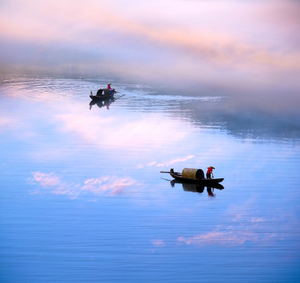 天光云影共徘徊