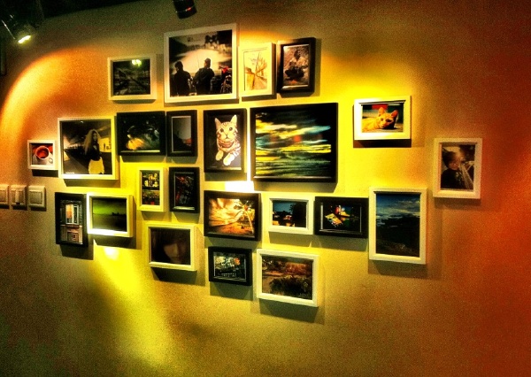 咖啡馆的网友照片墙