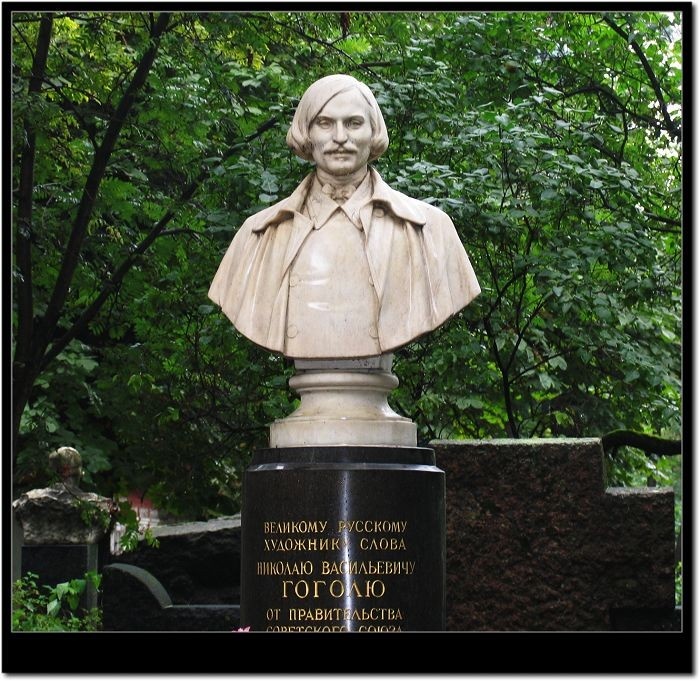 新圣女公墓之果戈里墓碑