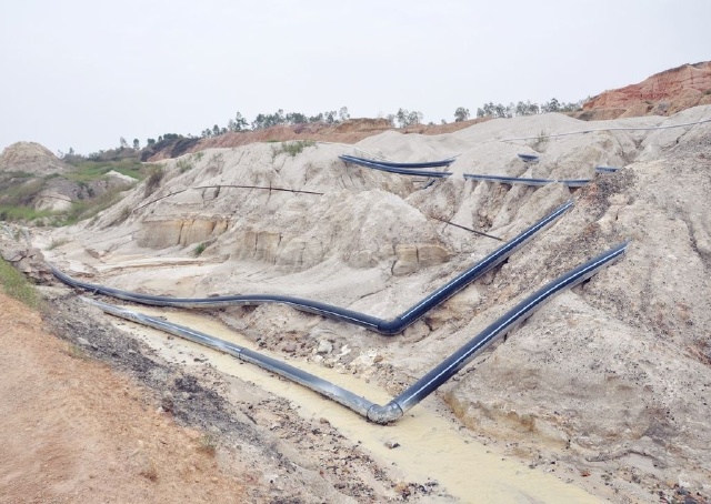 从陈冠希到荒木经惟:调情而自私的高手与"私情主义"摄影大师   在