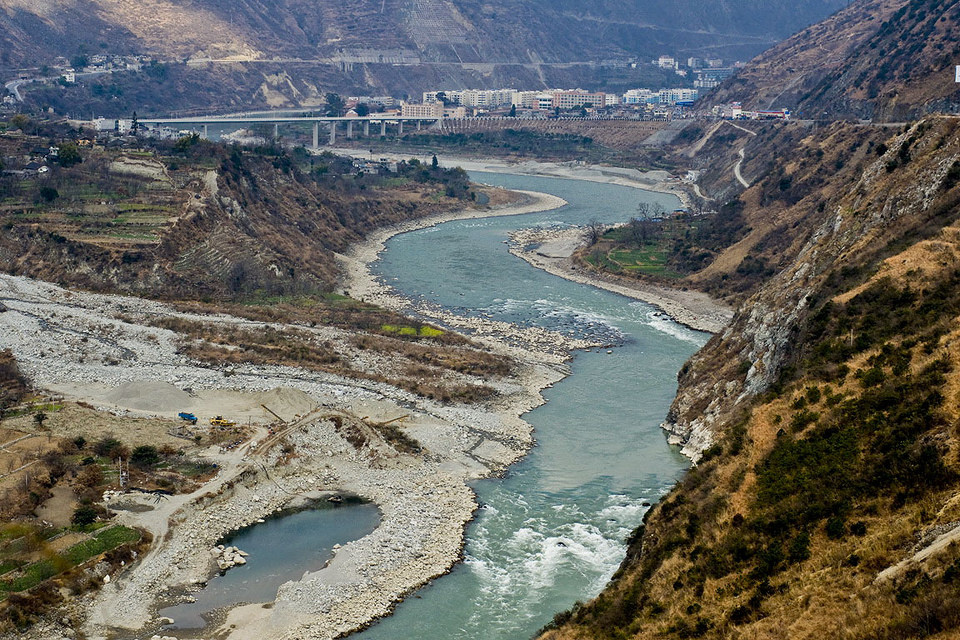 纪实, 四川, 大渡河, 生态, 河流 - 西部圈水江河寸断,繁荣之后就