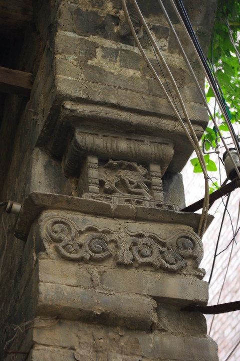 顺河南街68号院老屋的戗檐砖雕