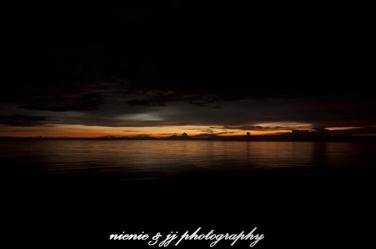 日出前的密歇根湖黎明前的黑暗