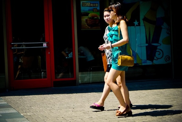 夏阳下的大宁商业街