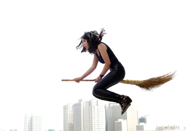 骑扫把的不一定是巫婆