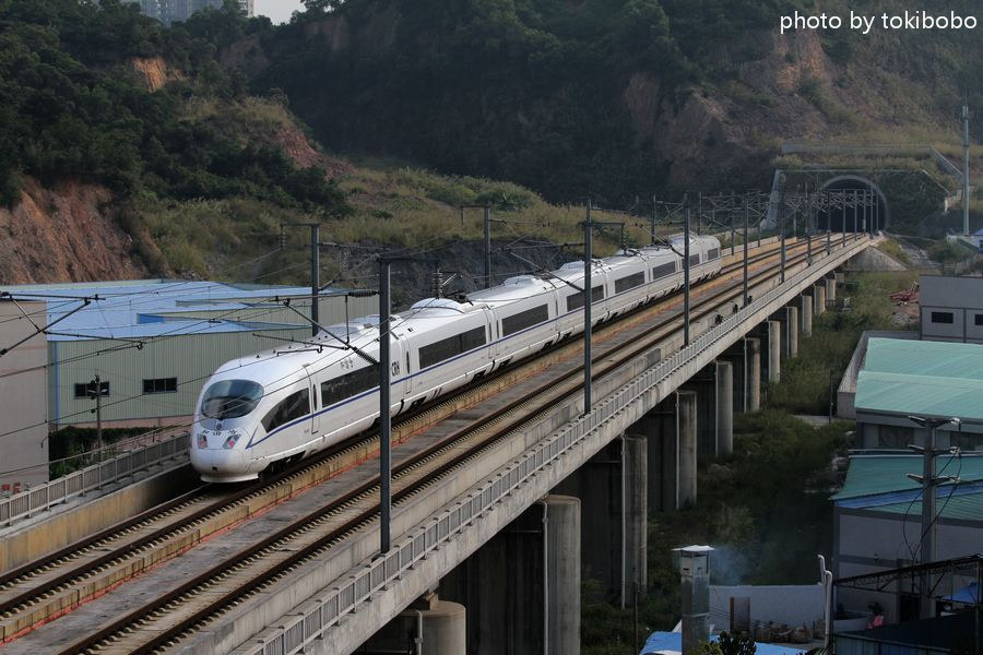 g6013驶入金沙洲隧道 动车摄影迷发布于  11年11月29日 机身canon eos