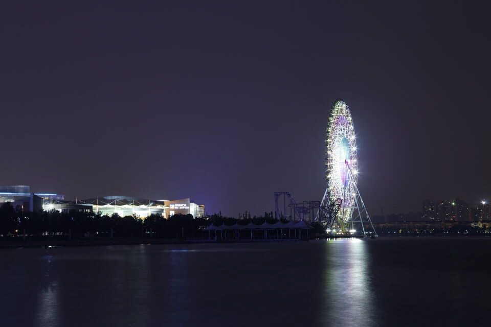 苏州金鸡湖摩天轮夜景图片
