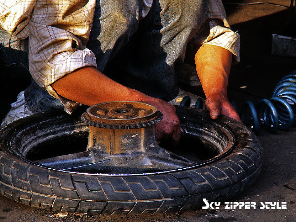 修车仔与轮胎