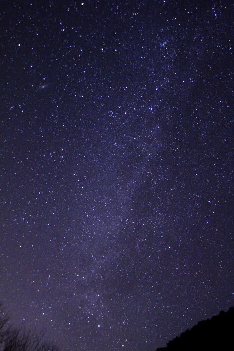 秋季星空月亮的另一边,秋季星空的尾巴还没有落下,繁星点点.