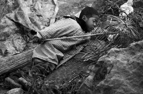 《窑工生活纪实》组照---这里的孩子虽苦,但也快乐地生活着 郭孝庆